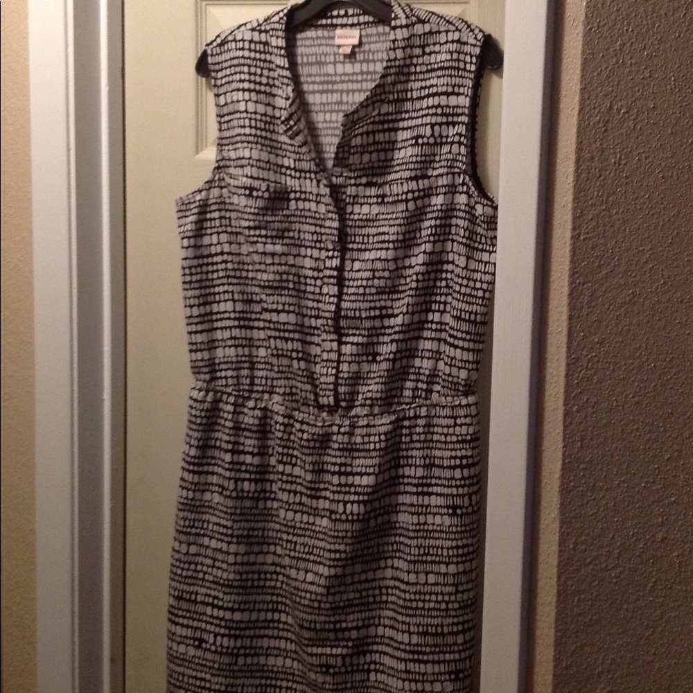 Merona black and cream sleeveless dress.